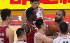 爱游戏体育官方-CBA球员因球场行为遭遇罚款处罚