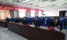爱游戏体育在线-足球教练团队受训提升，赛季战术布局更加稳健的简单介绍