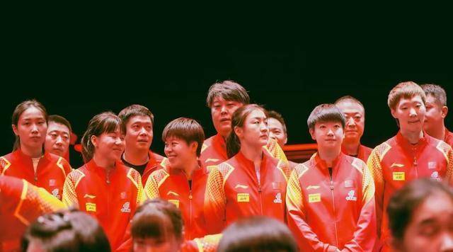 关于沙尔克面临调整阵容挑战，教练团队加紧备战的信息